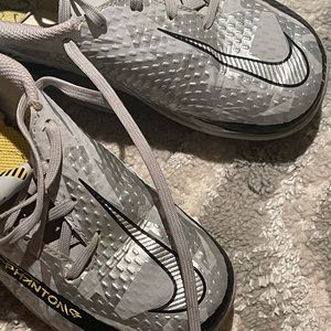 Nike Phantom GT Kids Indoor Soccer Shoes